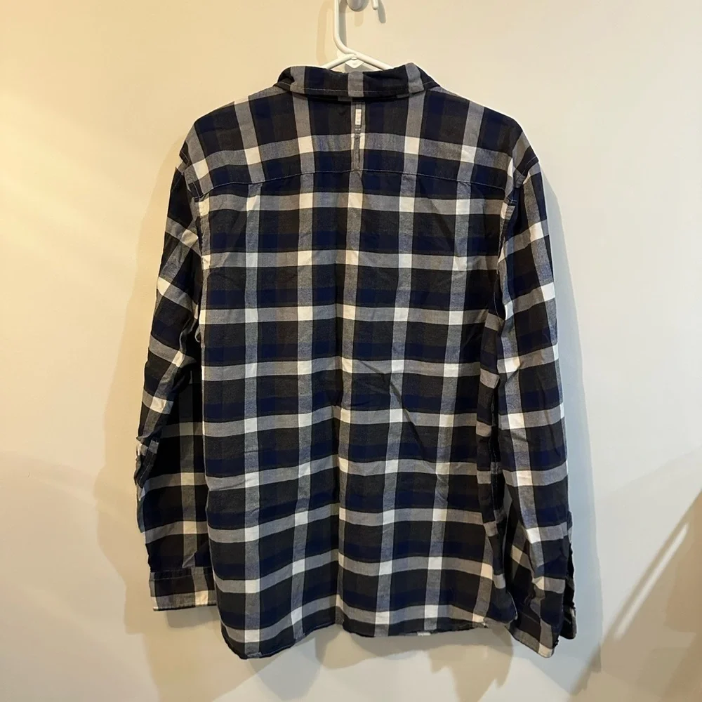 Banana Republic Blue and White Casual Button Down Shirt